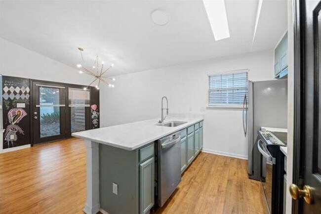 Building Photo - 4517 Eltham Park
