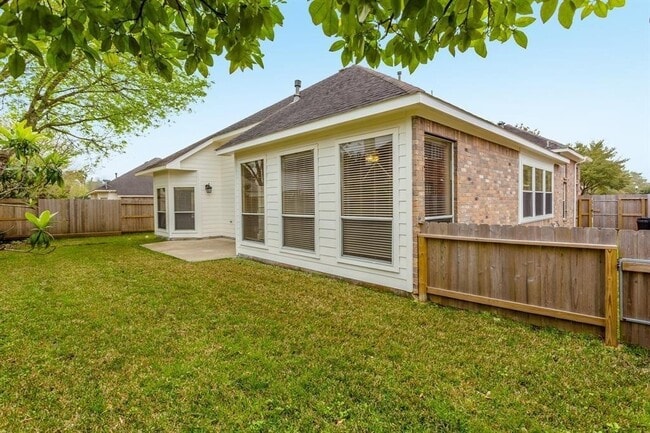 Building Photo - 3926 Palace Springs