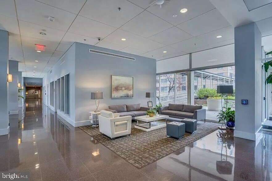 Lobby - 800 4th St SW