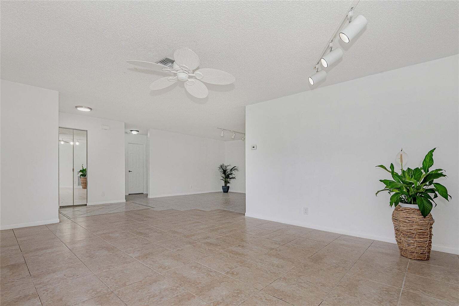 Building Photo - 2831 NW 51st Ter