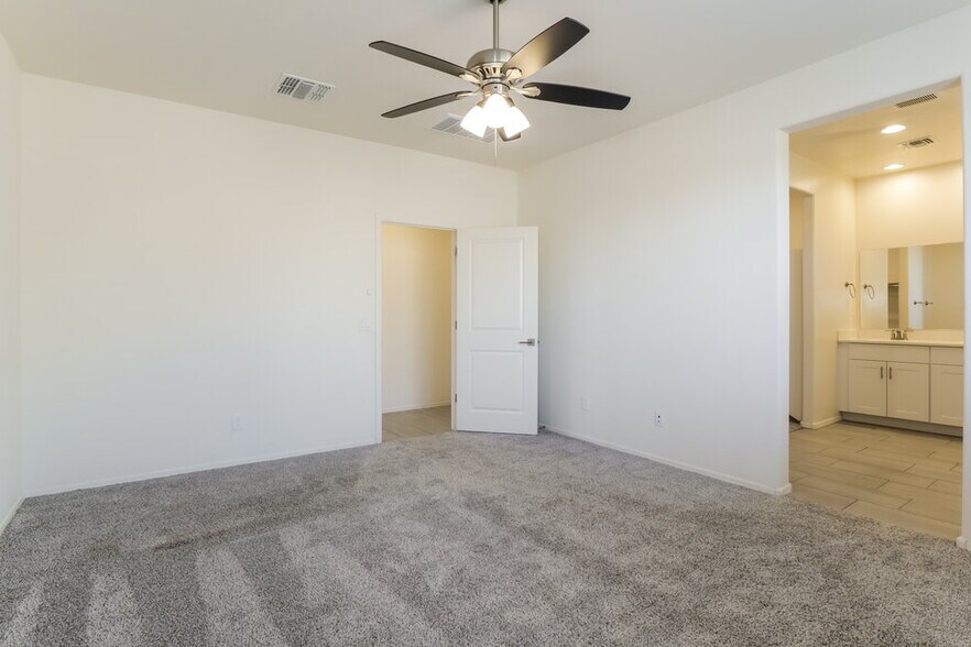 Building Photo - 12100 W Charismatic Dr