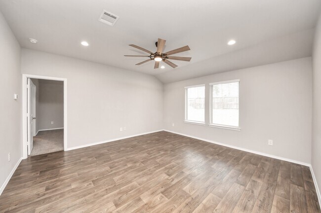 Building Photo - 40522 Winter Grass Bnd