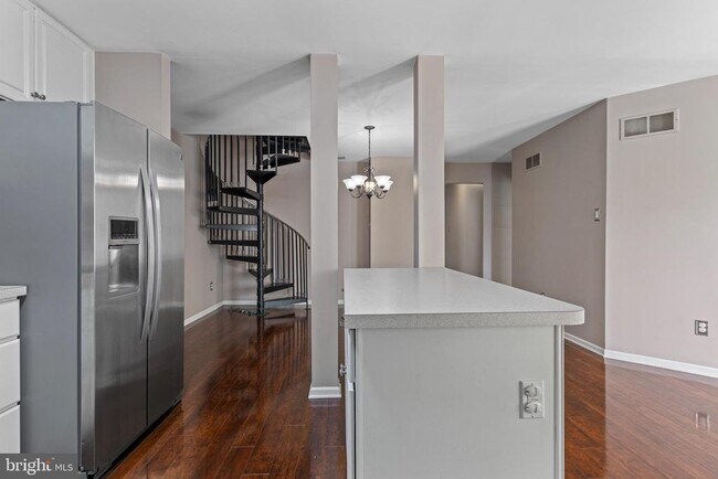 Building Photo - 312 River Birch Cir