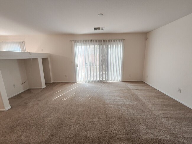 Building Photo - 3-Bed, 2.5-Bath Pet-Friendly Home with Fen...