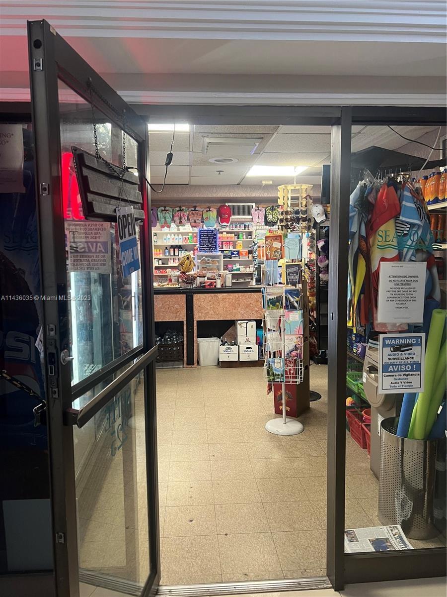 Building Photo - 5161 Collins Ave