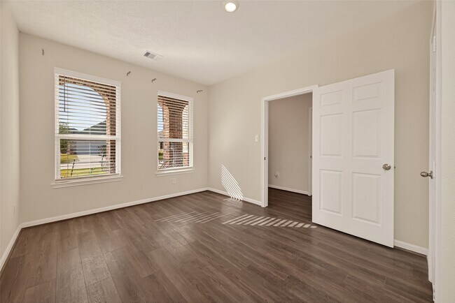 Building Photo - 15610 Birchdale Dr