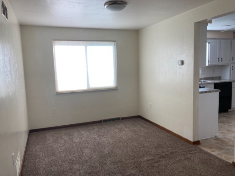 Building Photo - 110 Schars Ln
