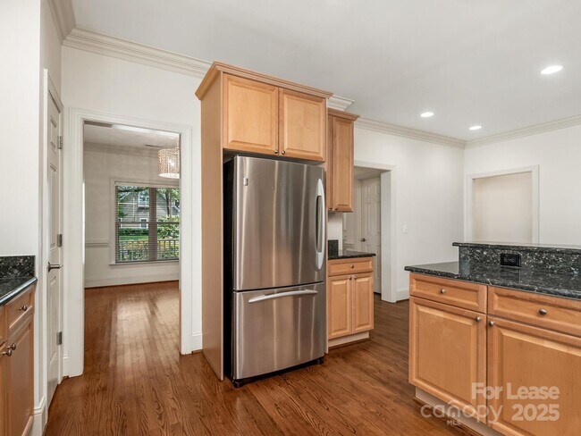 Building Photo - 2416 Chesterfield Ave