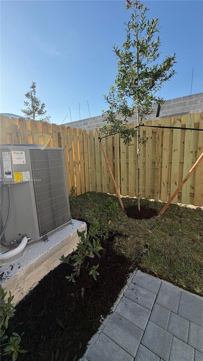 Building Photo - 1087 NW 2nd Ter