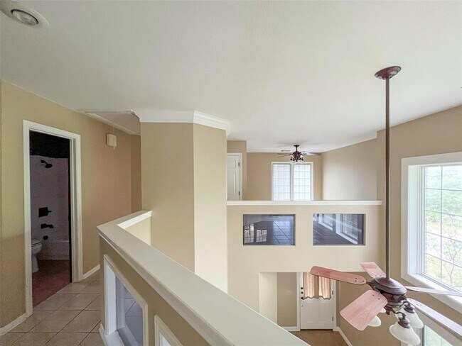 Building Photo - 12010 Shady Springs Rd