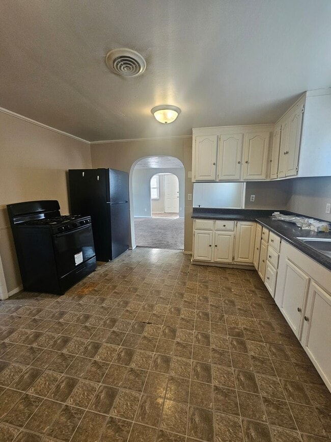 Building Photo - MORE PICTURES COMING SOON! There is a $25 fee for the application and everyone over 18 needs to f...