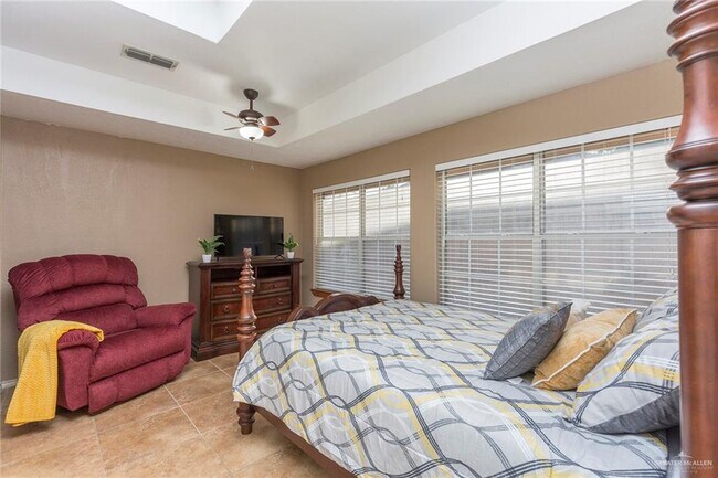 Building Photo - 21 Verdin Ave