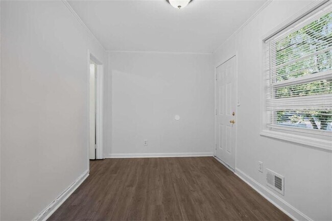Building Photo - 862 Slaton St