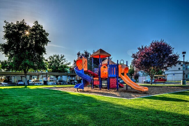 Play Yard - 600 Hosking Ave