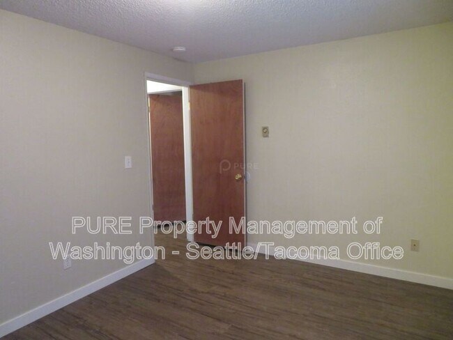 Building Photo - 1011 18th St NE