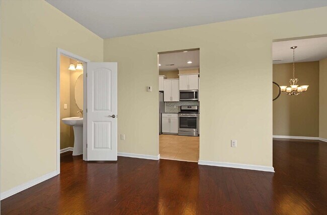 Building Photo - 3-Bed Townhome in Brier Creek