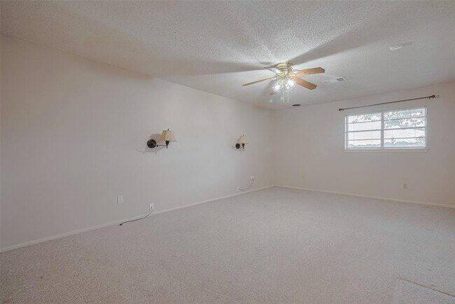 Building Photo - 15222 Torry Pines Rd