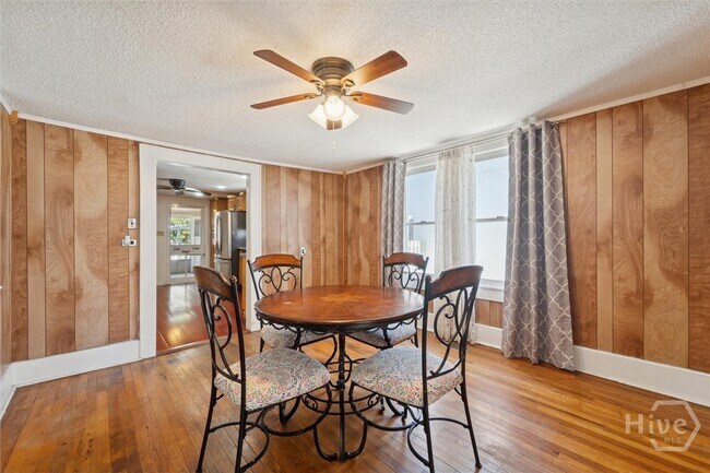 Building Photo - 742 E Park Ave