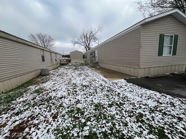 Building Photo - 108 Plum St