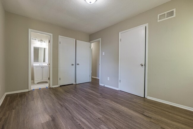 Building Photo - 1024 Mendenhall Cove
