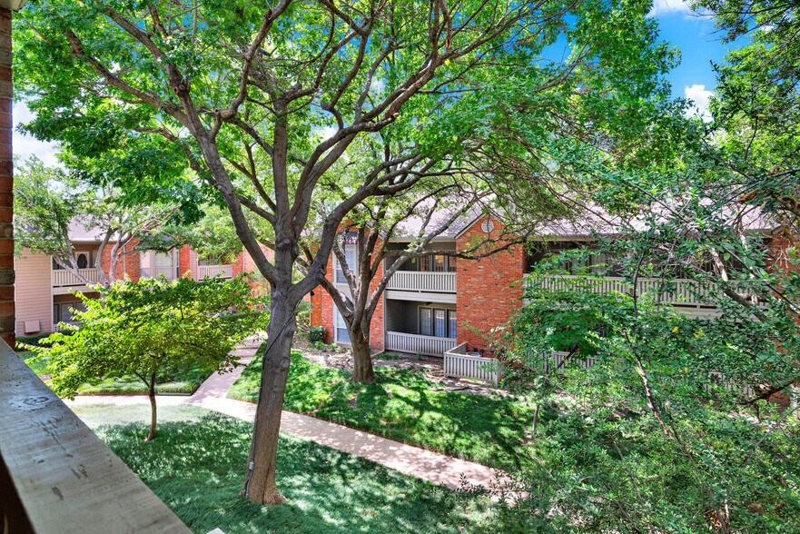Building Photo - 12660 Hillcrest Rd