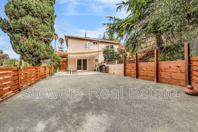 Building Photo - 25551 Maitland Dr