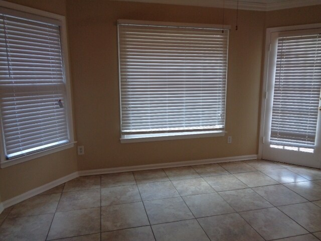 Building Photo - 5181 Marlboro Ct