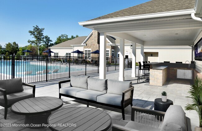 Building Photo - 1905 Stallion Cir E