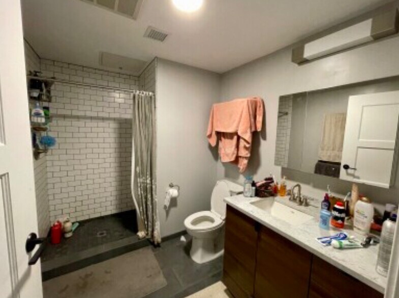 Building Photo - 104 Hemenway St