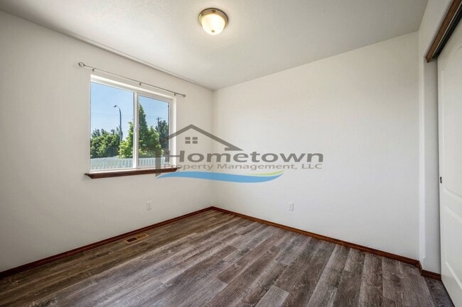 Building Photo - Beautiful Modern Home with 3 Bedrooms and ...