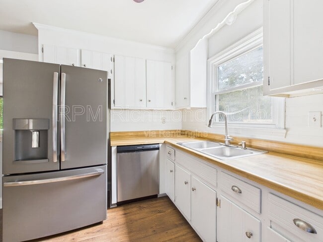 Building Photo - 11220 Sunfield Dr