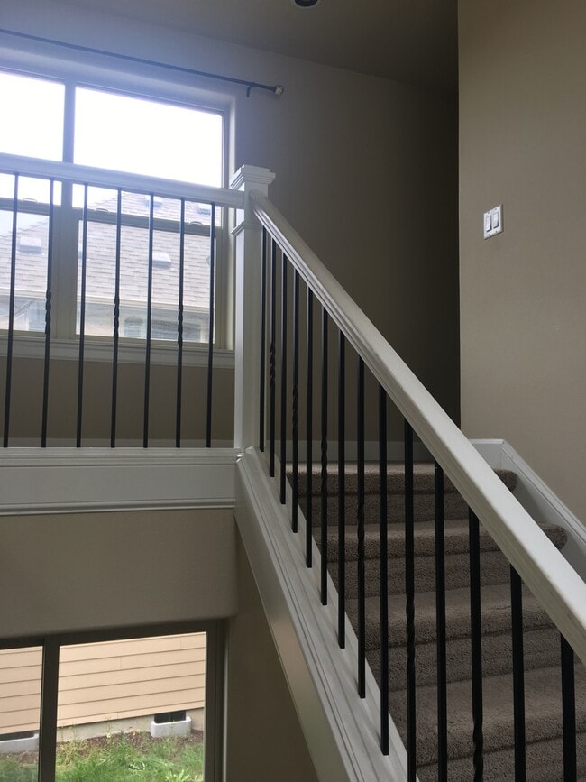 Building Photo - 3 bedroom 2.5 bath Legend Built home in Villabois