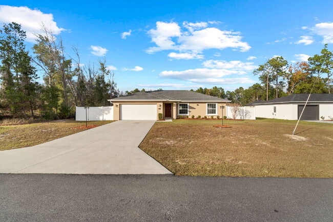 Building Photo - 3BR, 2BA Available Now with Fenced Yard and New Floors, North Marion Oaks