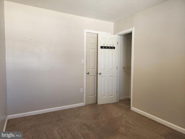 Building Photo - 739 Stouffer Ave