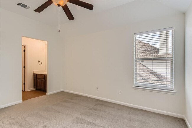 Building Photo - 12609 Calistoga Way