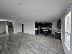 Building Photo - 112 Batjac Aly