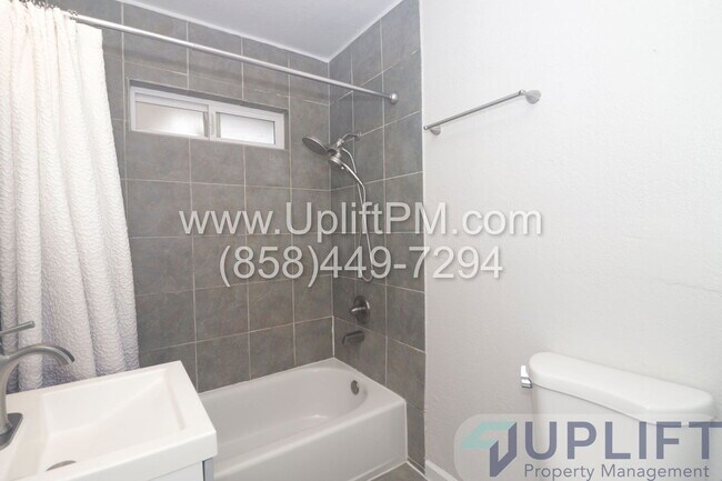 Building Photo - 4833 Castle Ave