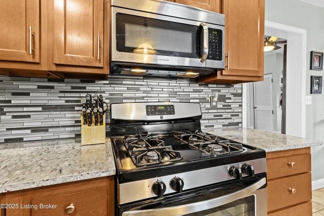 Building Photo - Spacious Home in the Heart of Clifton