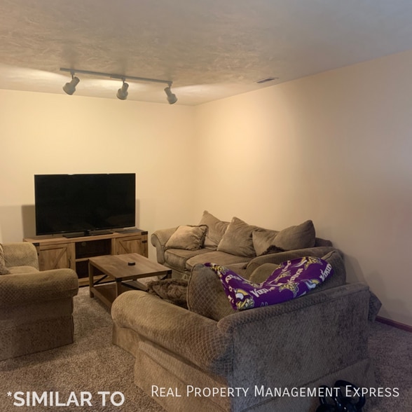 Building Photo - Spacious 3-bedroom, 1-bathroom apartment