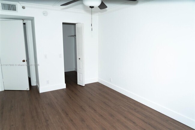 Building Photo - 105 Lake Emerald Dr