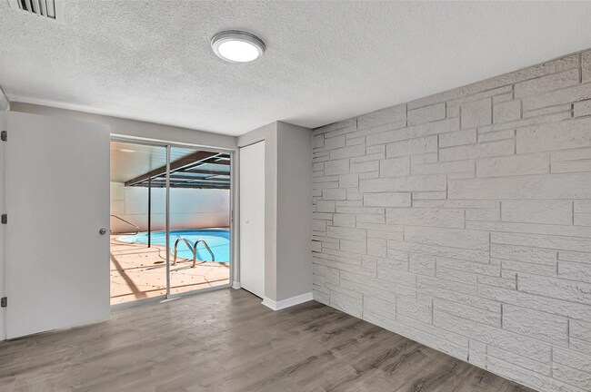 Building Photo - 7210 Parrot Dr