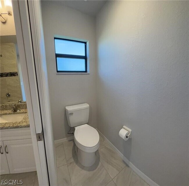 Building Photo - 4334 SW 9th Pl