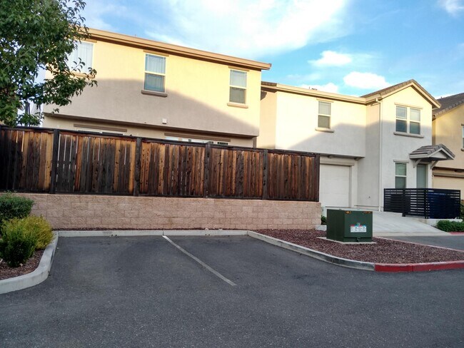 Building Photo - 691 Addison Ln