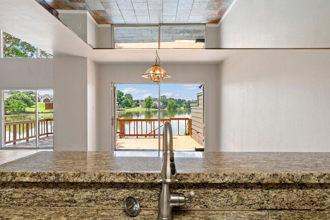 Building Photo - Waterfront Townhome in Elkins Lake
