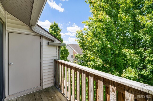Building Photo - 307 Ravens Crest Dr