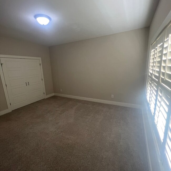 Building Photo - 1622 Prop Dr