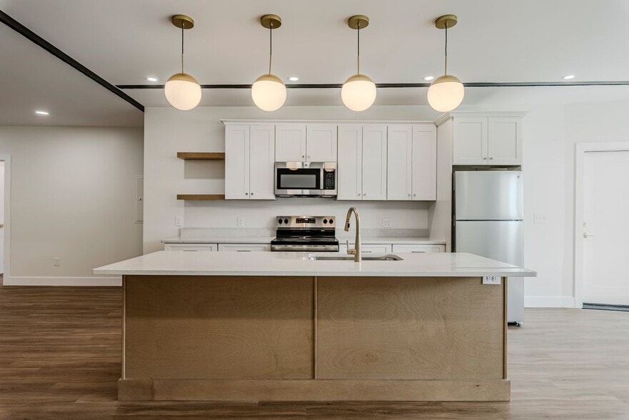 Building Photo - 106 Hotel St