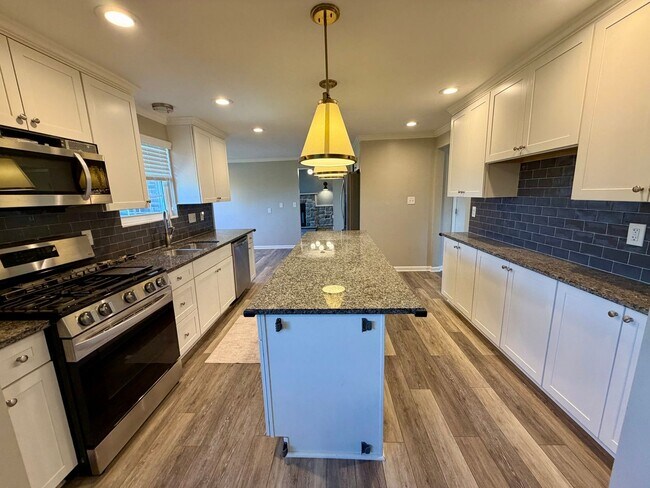 Building Photo - Modern Comforts Await: Spacious Rental with 2-Car Garage, Private Office, and Finished Basement w...