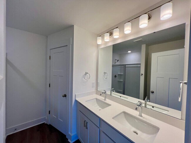 Building Photo - 1242 Cherry Orch Rd