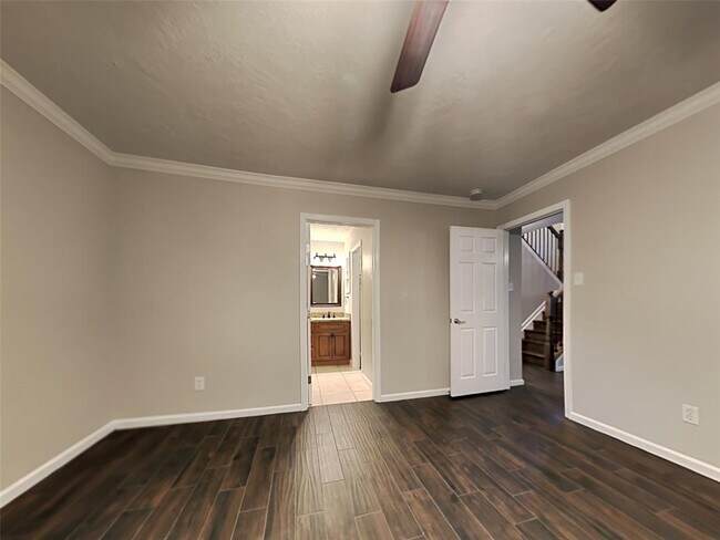 Building Photo - 11 Hickory Oak Dr